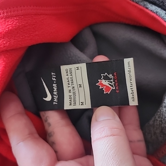 Nike therma fit team Canada hoodie - Picture 3 of 7